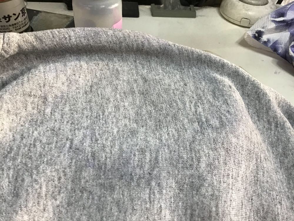インクのシミが落ちたスウェット（染み抜き後）