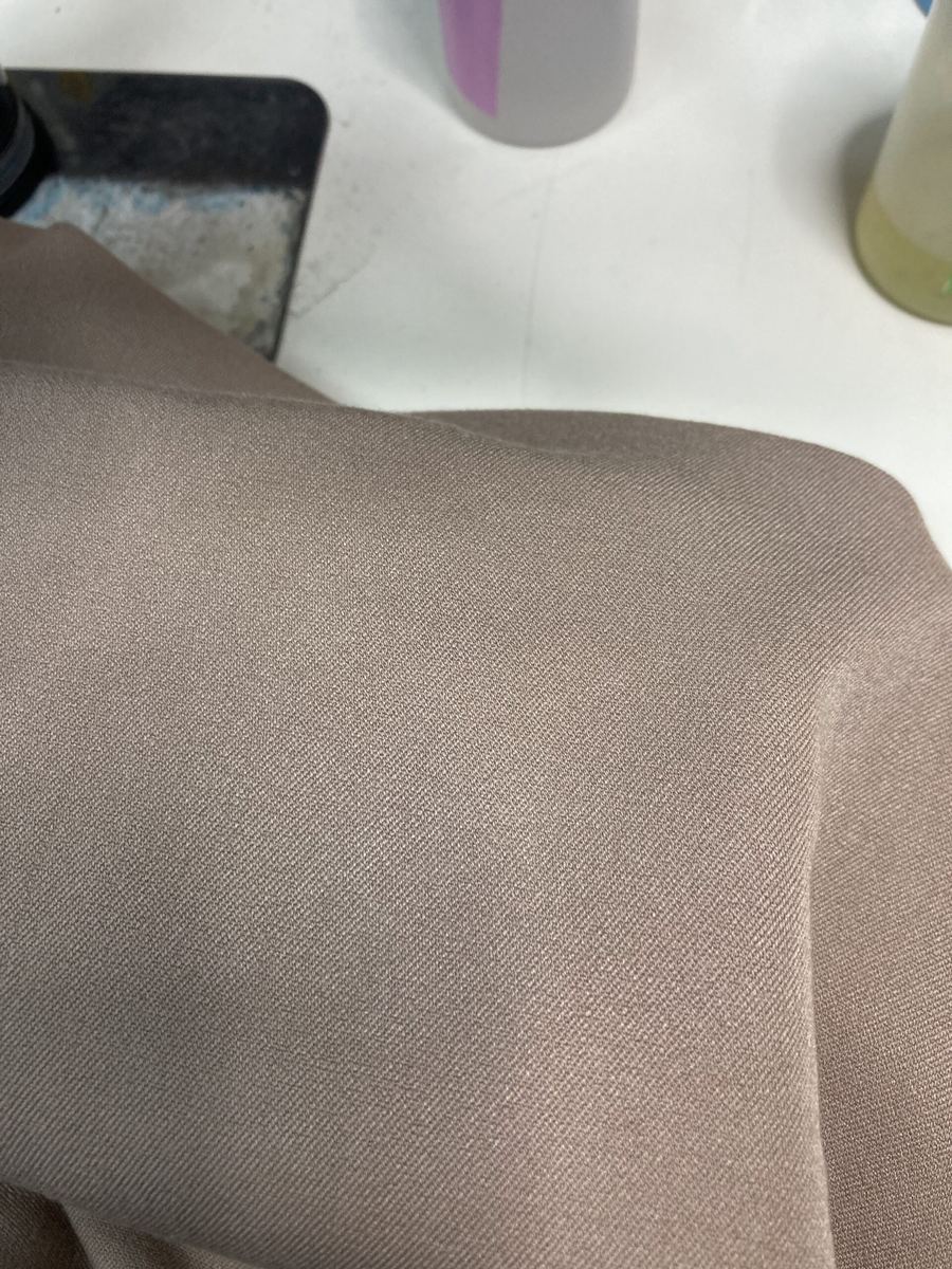 赤インクのシミが落ちた制服（染み抜き後）